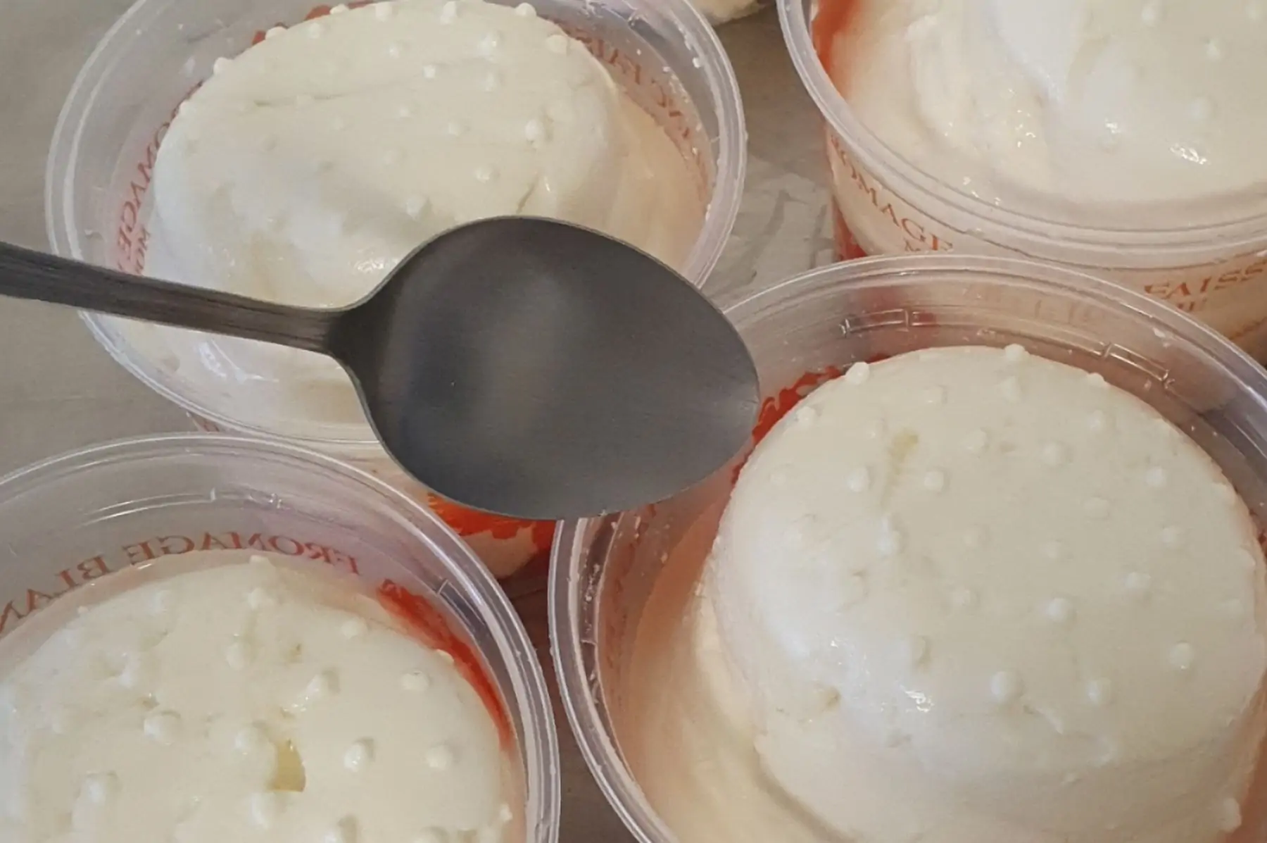 fromage blanc faisselle moulé à la louche