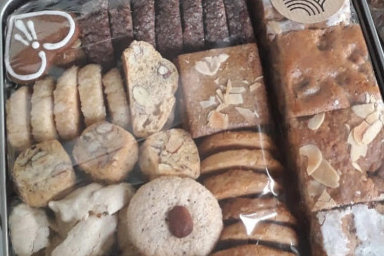 10a/ boite mixte biscuits / leckerlis