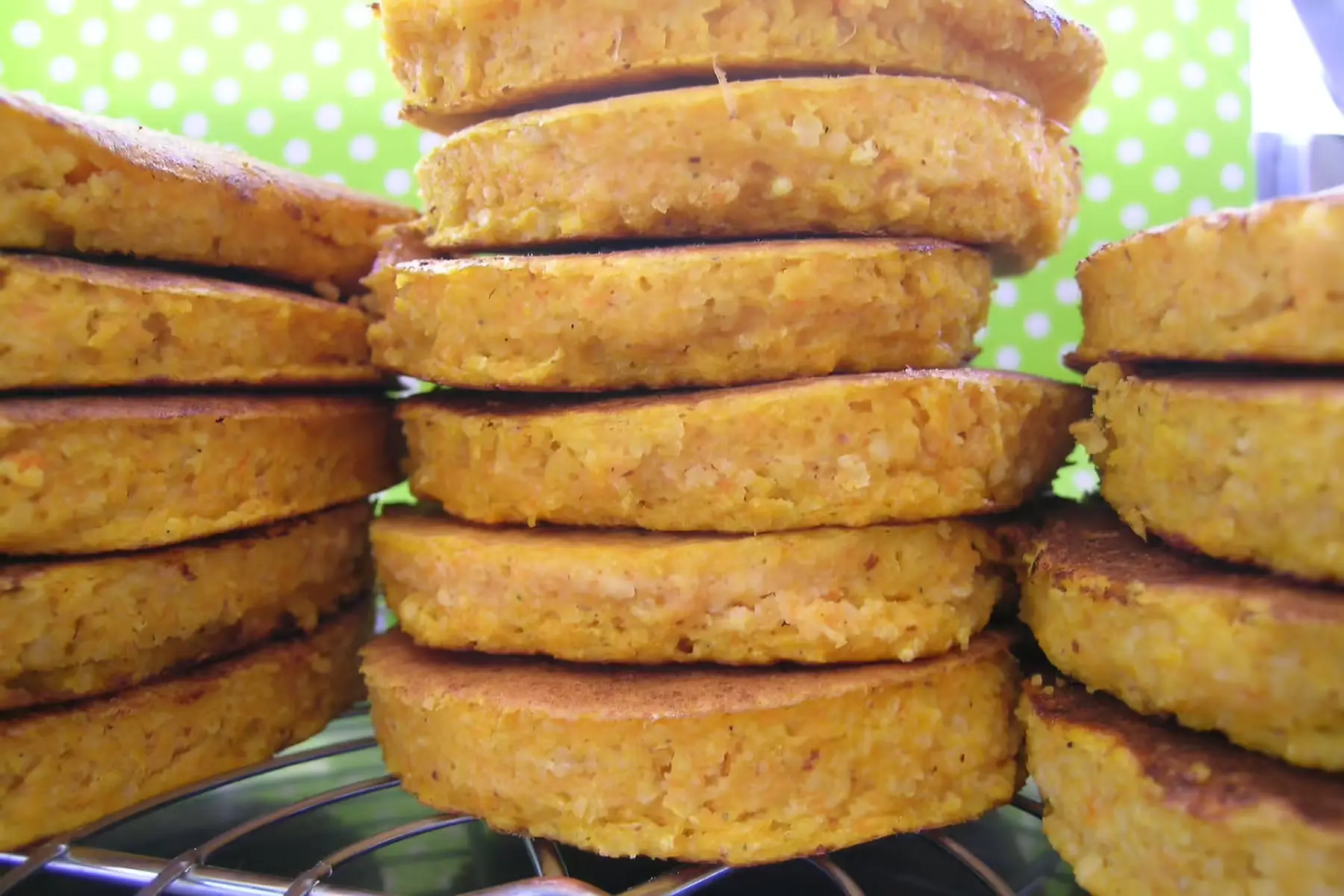 galette de quinoa à la carotte et à la betterave avec sauce soja vg sg spl