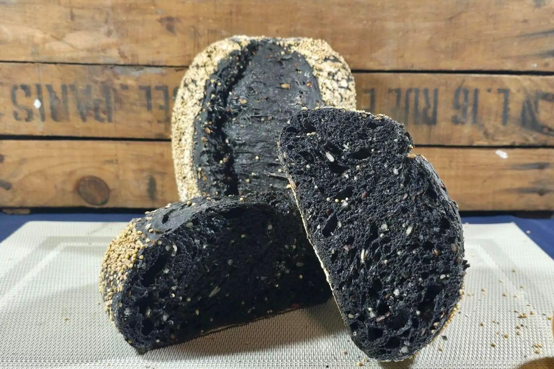 Pain noir aux graines et Charbon végétal 500g
