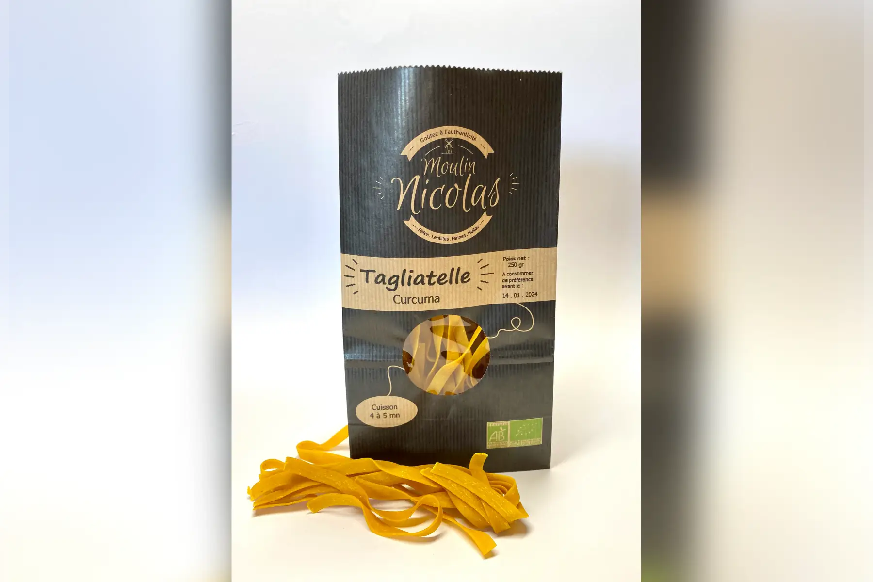 pâtes blanches tagliatelle au curcuma
