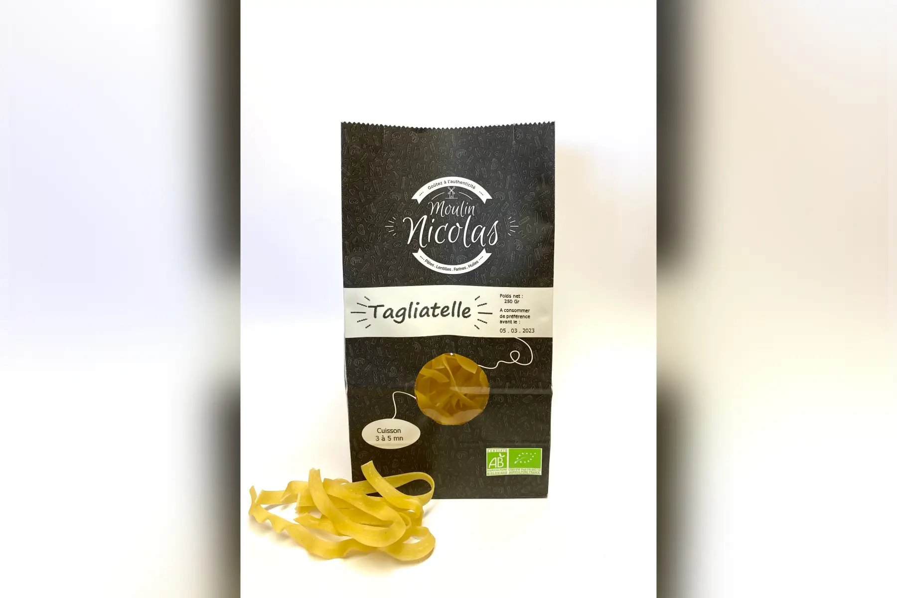 pâtes blanches tagliatelle