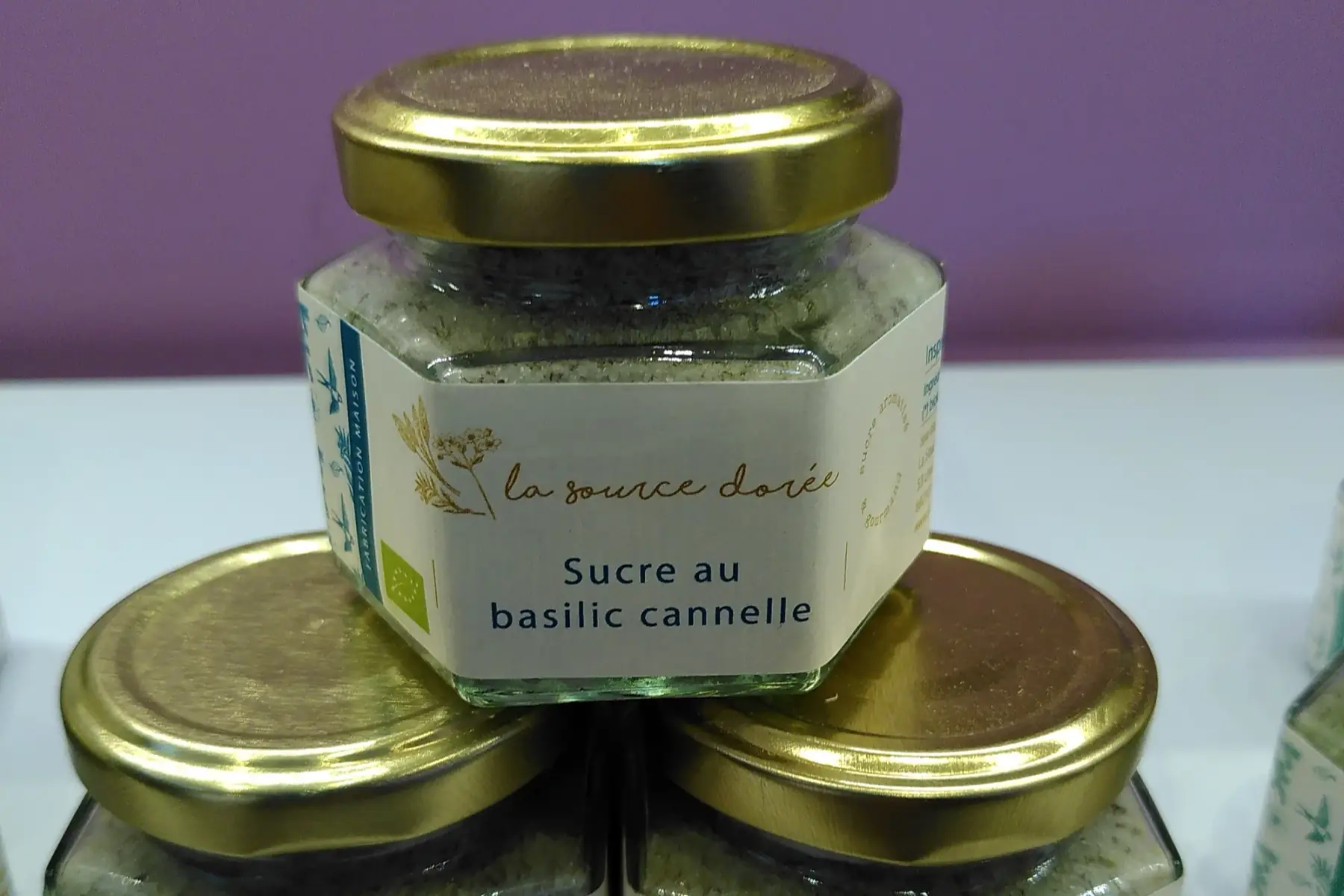 sucre aromatisé au basilic cannelle
