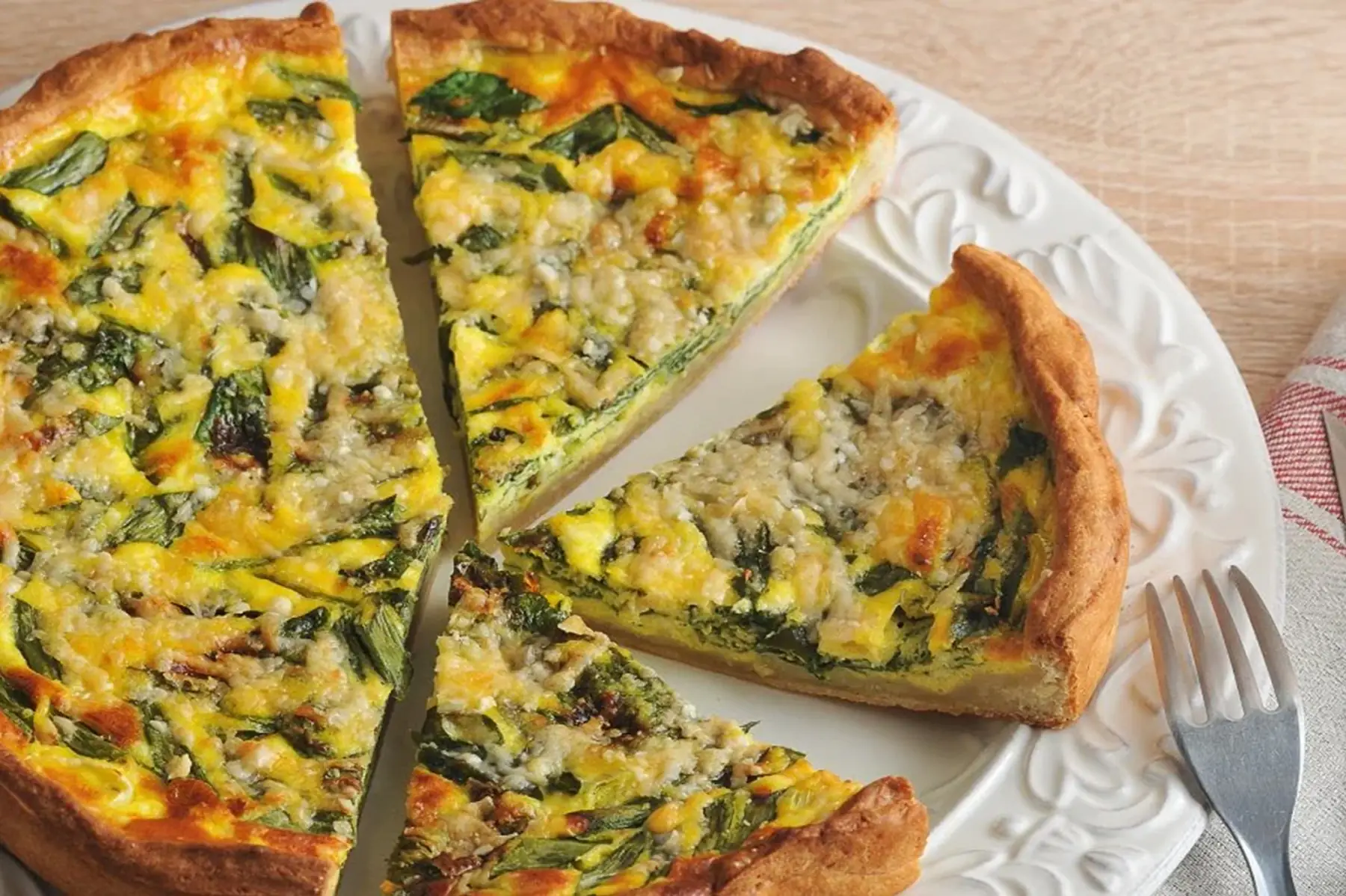 Tarte aux blettes, brocciu, raisin sec et pignon de pin