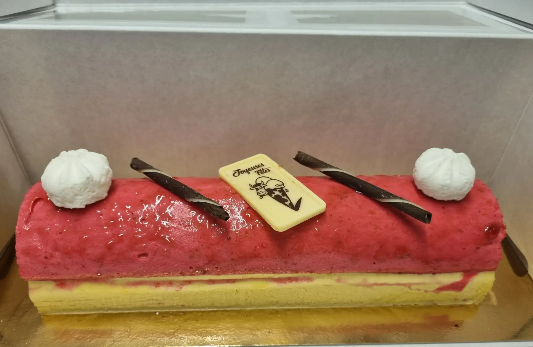 Bûche glacé caramel beurre salé et sorbet framboise