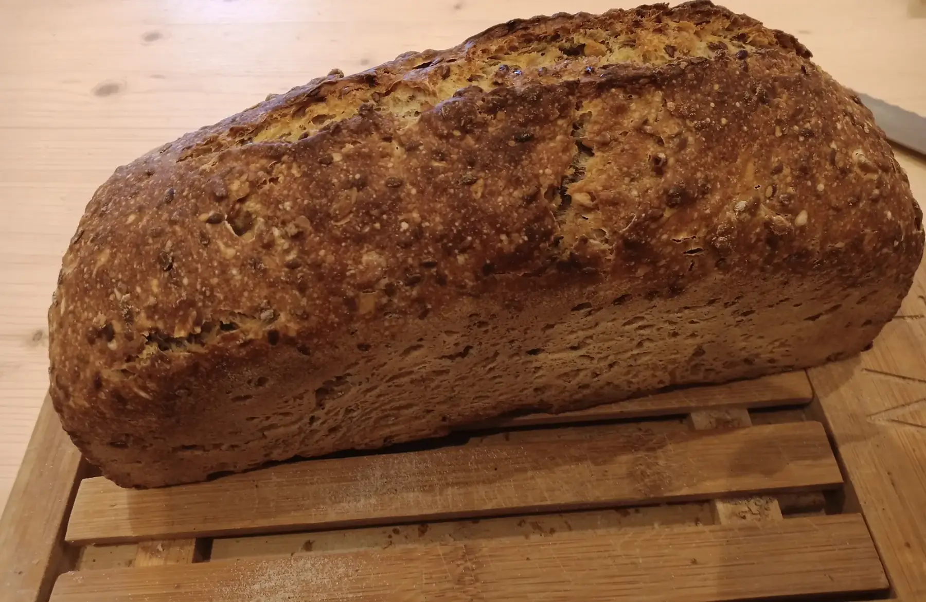 Pain au levain aux graines moulé