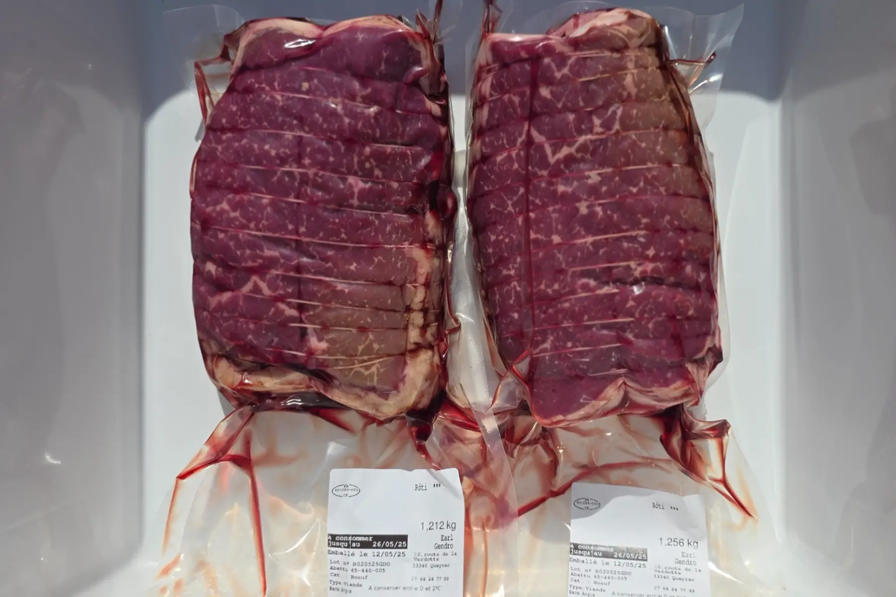 Rôti de boeuf Angus, bardé avec son propre gras