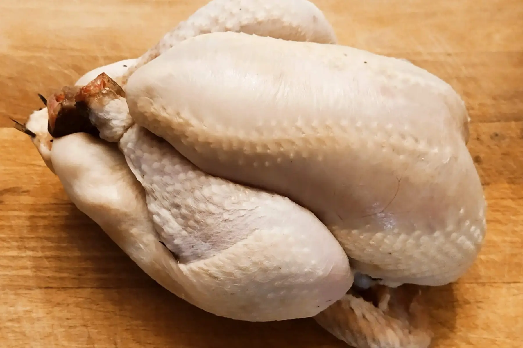 Poulet fermier prêt-à-cuire sans abats