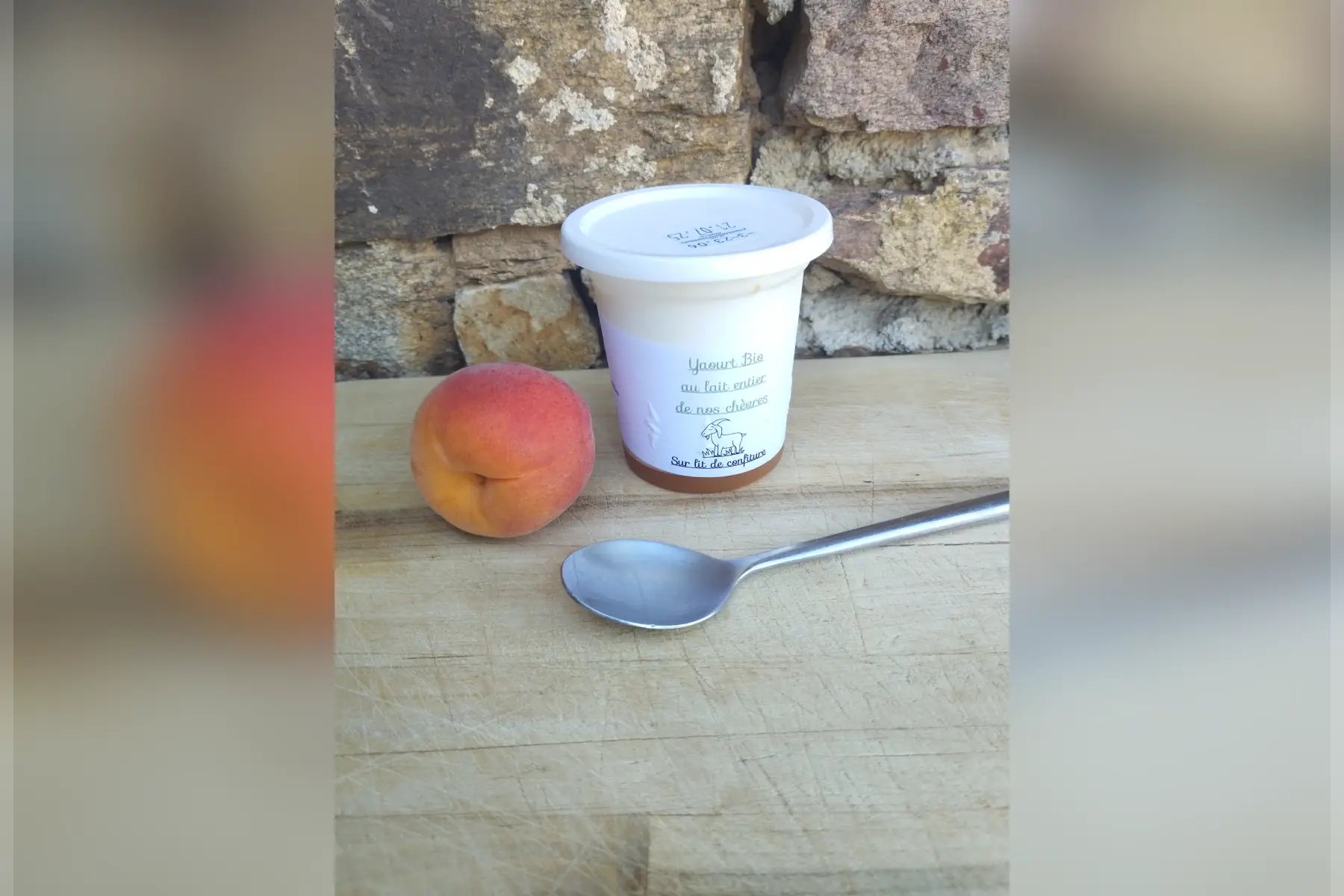 Yaourt chèvre confiture abricot