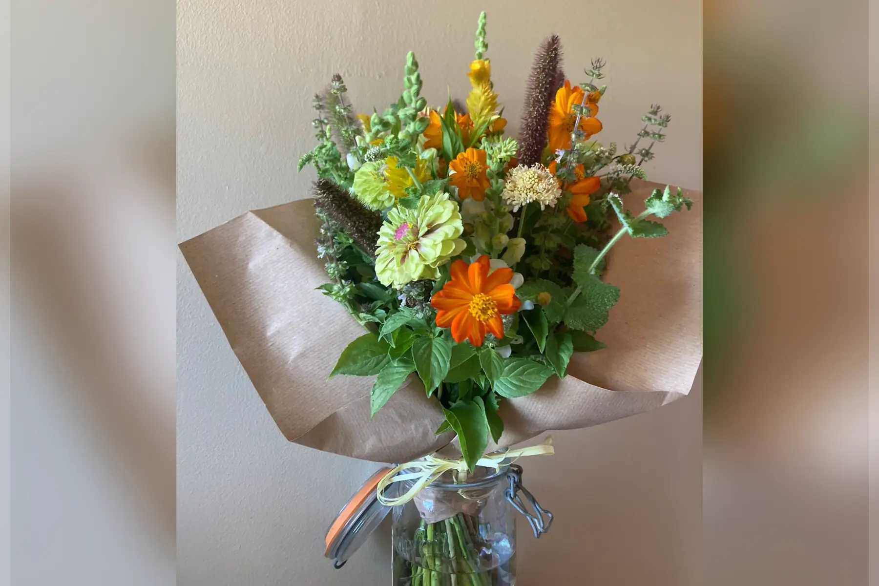 Bouquet de fleurs locales (moyen)