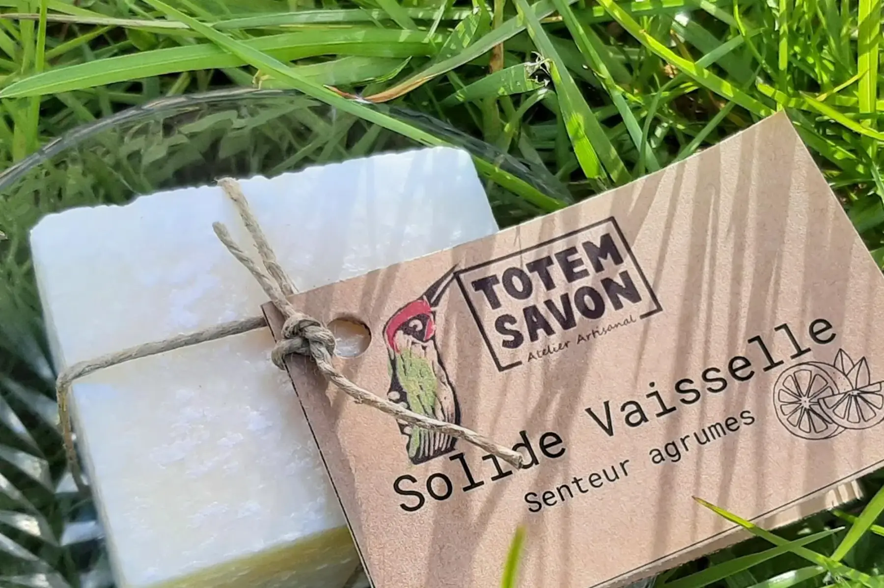 Solide vaisselle aux agrumes, 110g, Nature et Progrès