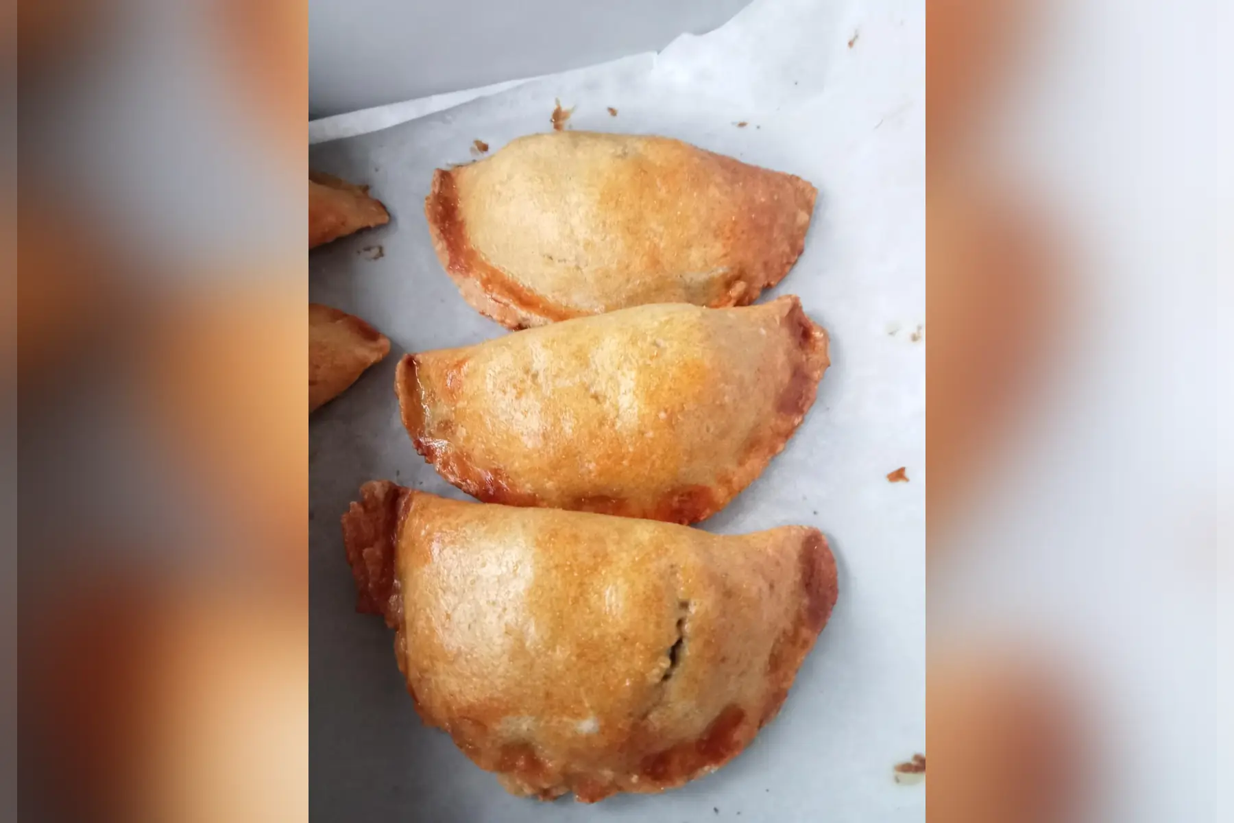 empanada épinards, oignons, fêta, zaatar