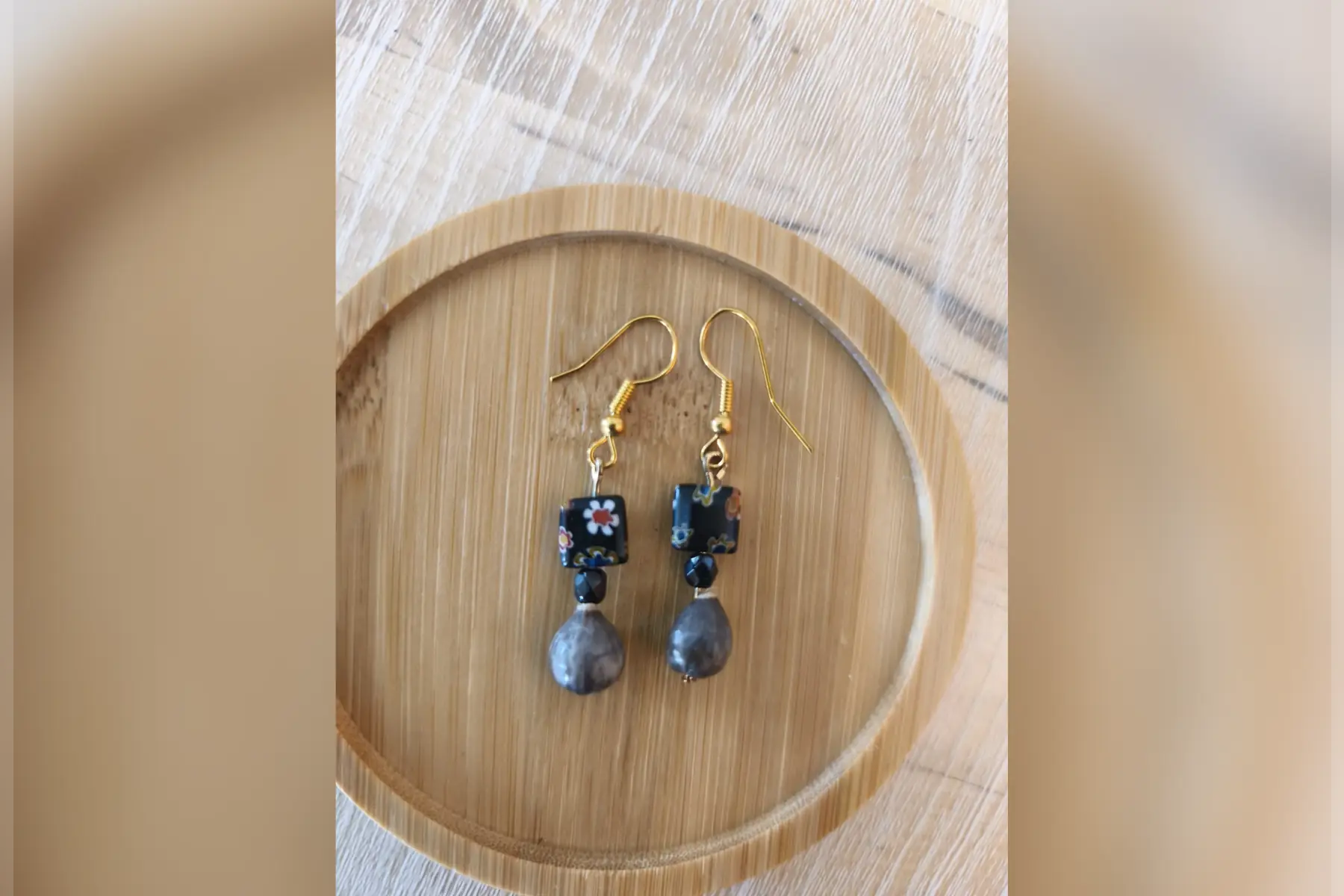 Boucles d’oreilles noires fleurs de Murano
