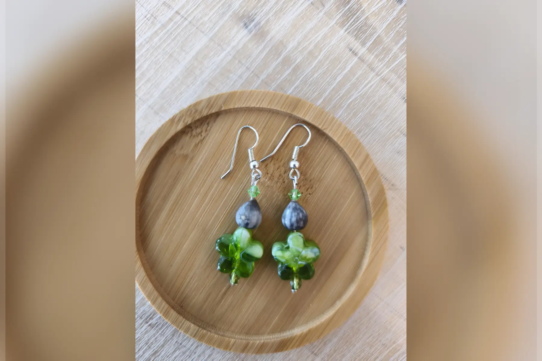 Boucles d’oreilles fleurs vertes
