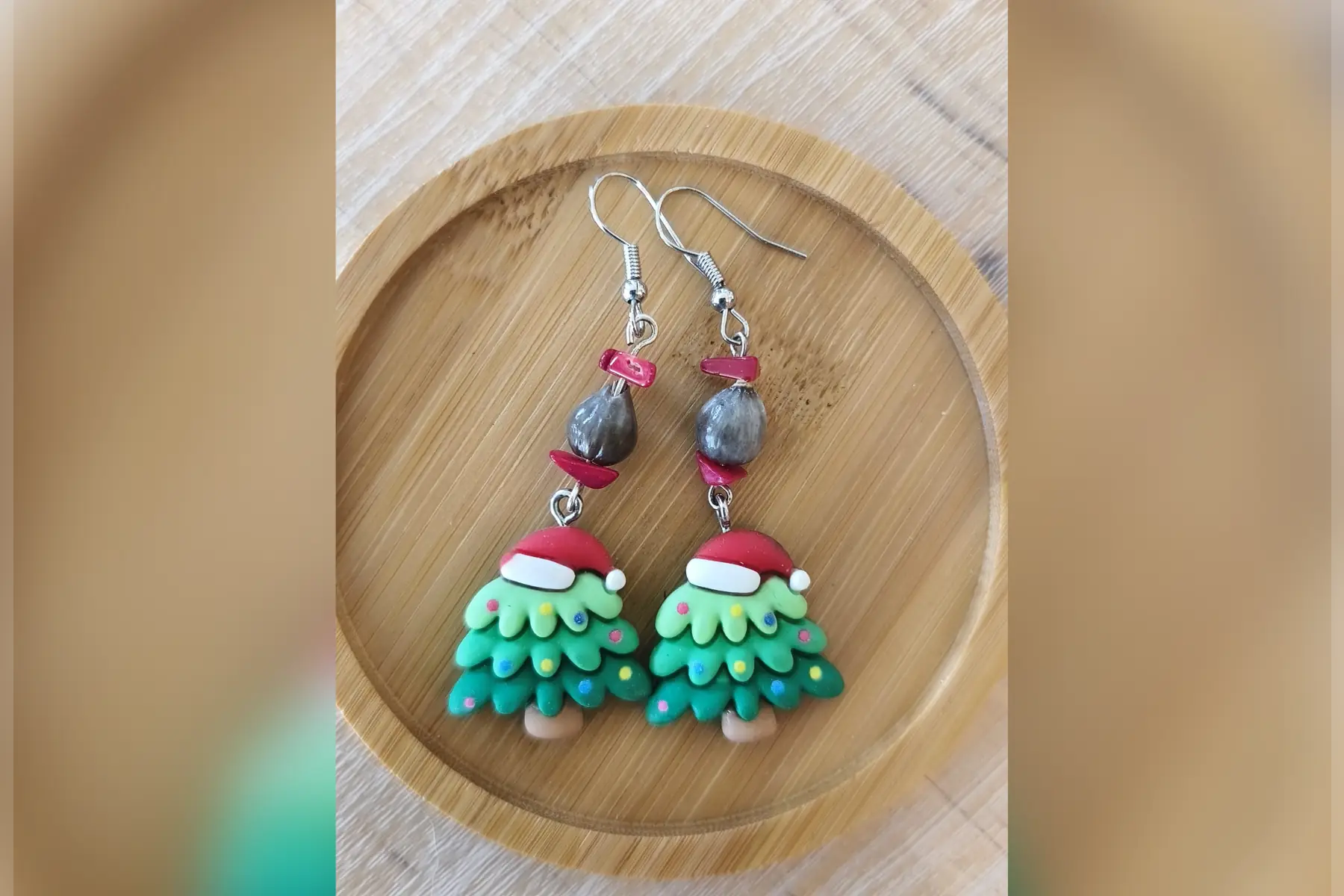Boucles d’oreilles sapin de noël et corail de Sardaigne rouge