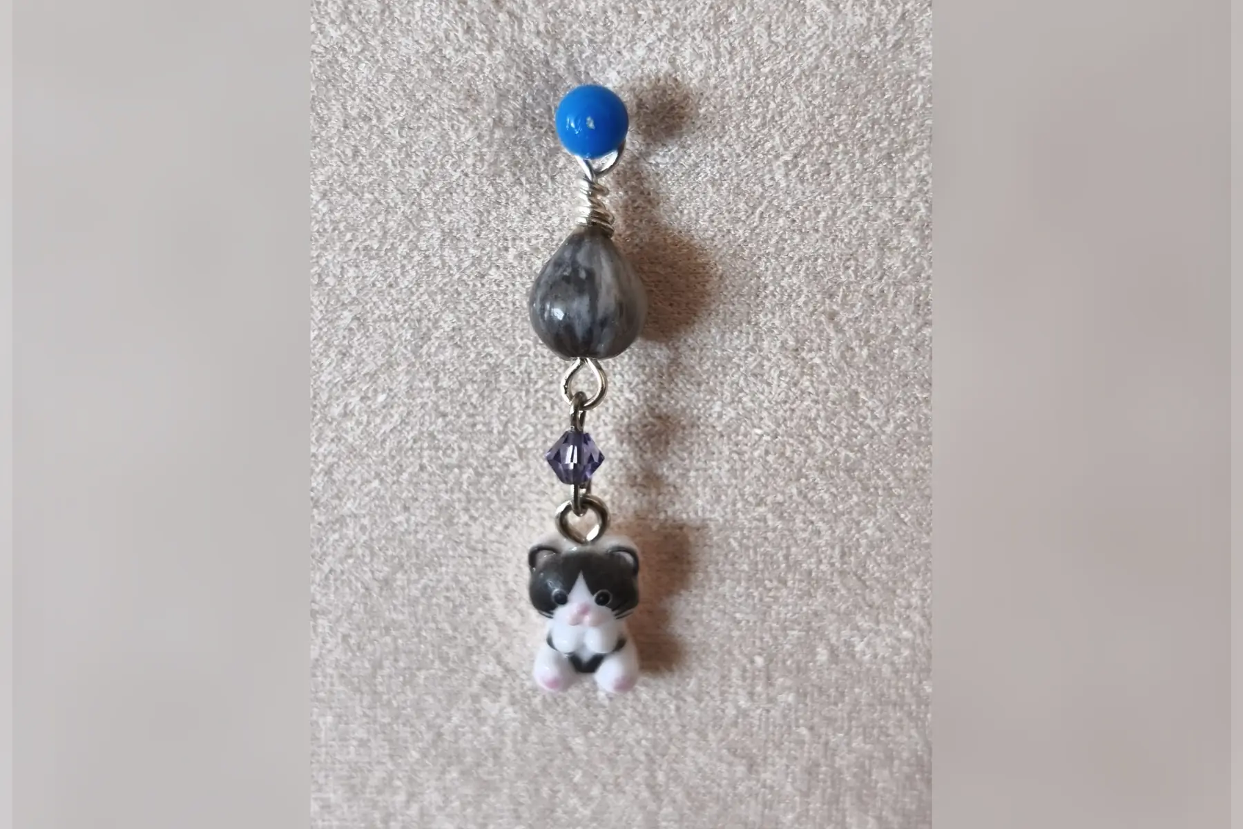Pendentif chaton noir et blanc